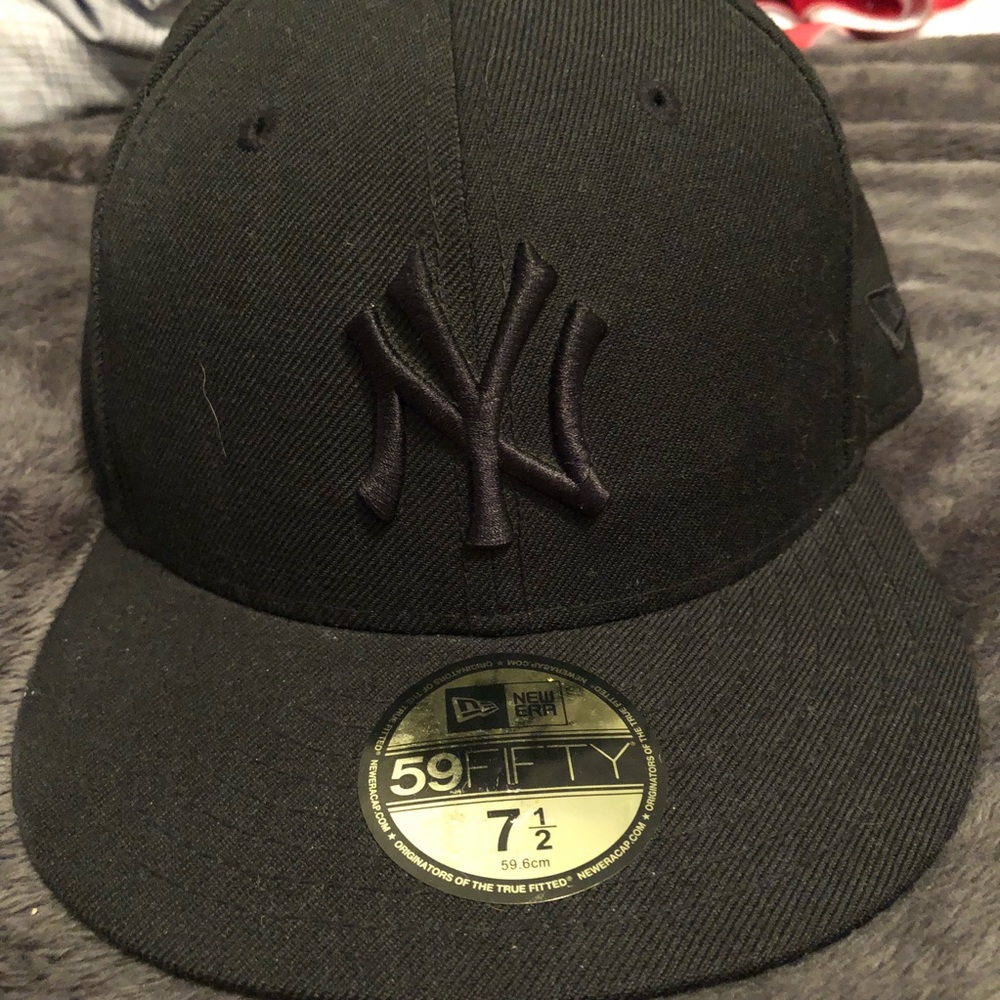 Black Yankees Flatbill- size 7 1/2